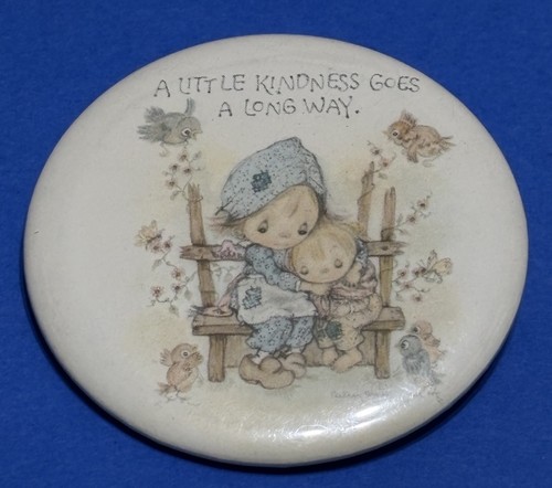 Hallmark love dot 1973 - love, pinback