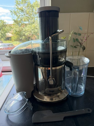 Pre loved sage nutri juicer - nutri,