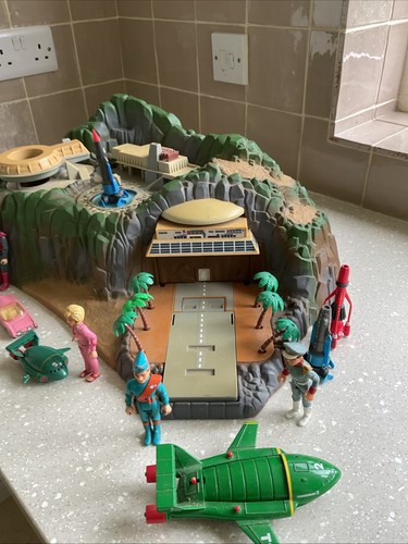Tracy island thunderbirds - tracy,