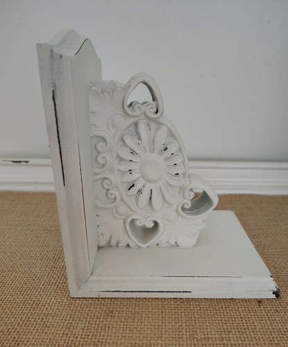 Single white distressed corbel - distressed,