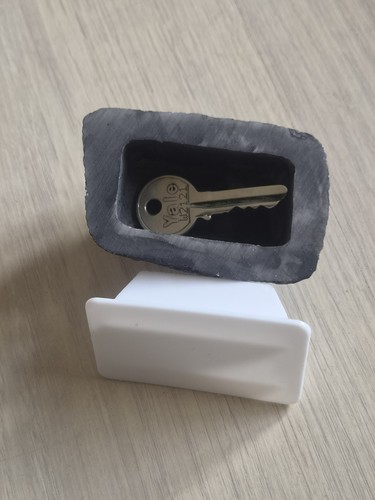 Outdoor spare key - key, house
