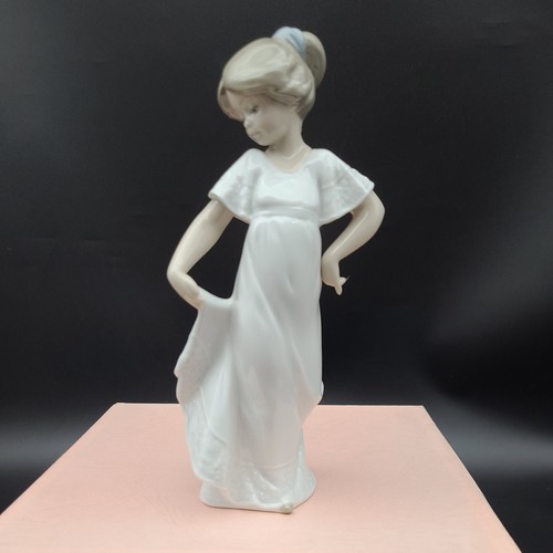 Nao lladro how pretty - by, pretty"