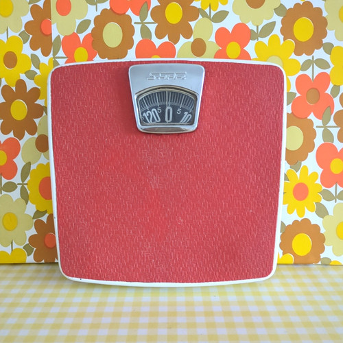 Vintage stube bathroom - bathroom, scales