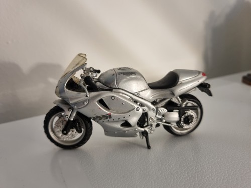 Triumph 955i daytona 18 - 955i,