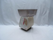 Vintage Salter Dual Line cream