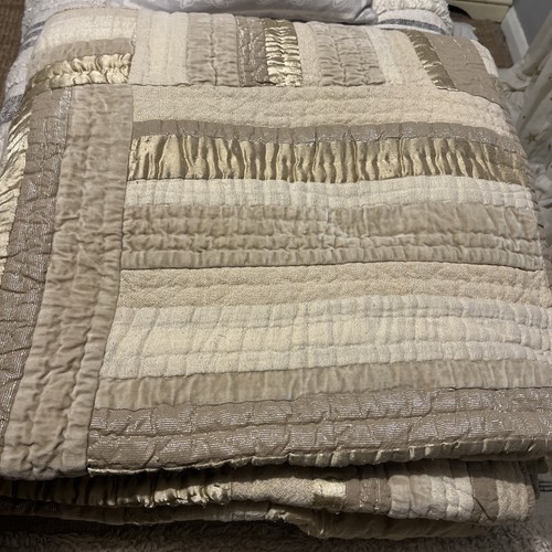 Appartment hand gold beige - gold,