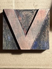 Letterpress  V  8  X7 X2 Cm