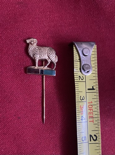 Youngs brewery lapel - , pin