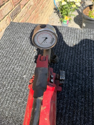 Hydraulic hand pump red large - hand,