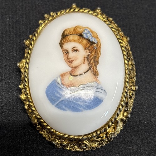 Vintage limoges cameo - limoges, brooch