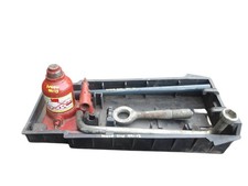 IVECO DAILY JACK AND WHEEL