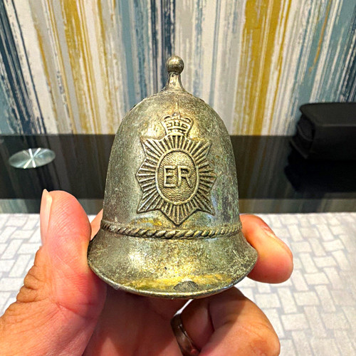 Metal bell crest crown - bell, er