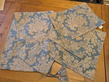 LAURA ASHLEY FABRIC BLUE GOLD  FLORAL DAMASK TABLE RUNNER WITH TASSELS + 3 MATS