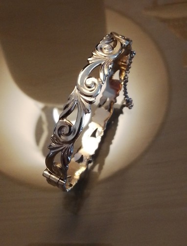 Beautiful vintage 9carat - beautiful,