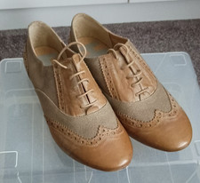 Size 7 Hi by Henry Holland Tan