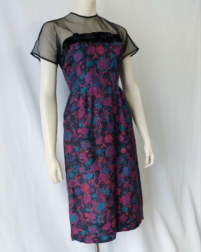 Post war 1940s vintage black - post,