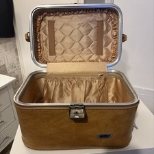 Vintage Antler vanity case. Beige vintage 1970’s Antler Bag 23 x 36 x 23 cm