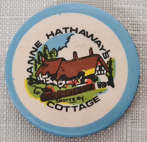 Tinplate badge featuring - , anne