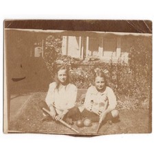 SOCIAL HISTORY Young Girls