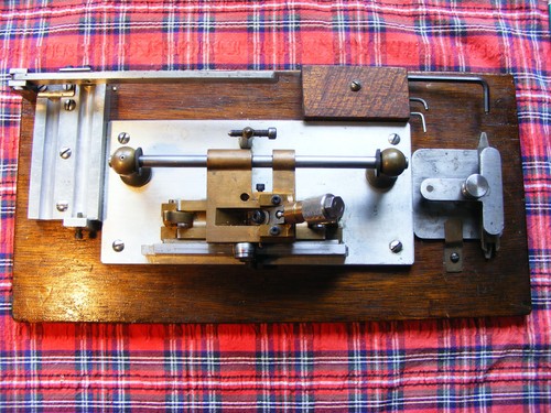 Gouging machine for - for, cor