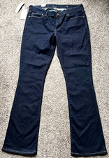 NEW Women’s Levi Demi Curve