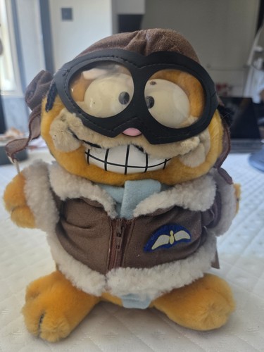 Pilot vintage garfield toy - pilot,
