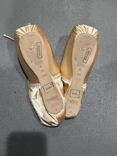 Brand new Freed Classics professional ballet pointe shoes Size 5