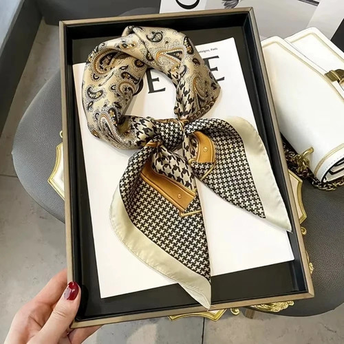 Luxury chain print small - chain,