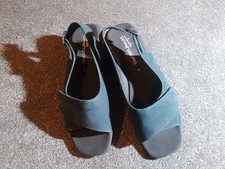 LADIES CLARKS SPRINGER'S SANDALS. SIZE 6 UK. NEW ITEM NEVER WORN.