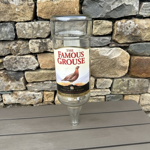 Large empty the famous grouse - ,