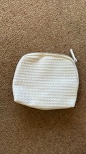 COIN PURSE WHITE WITH ZIP OR SMALL CLUTH BAG