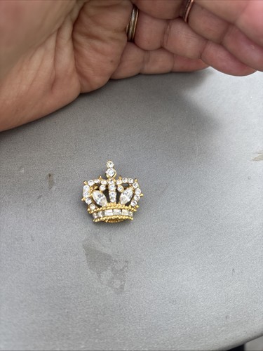 Queen crown brooch pin