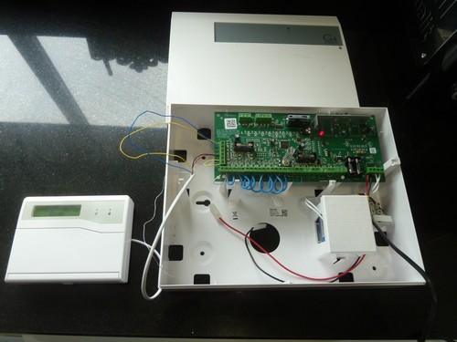 Honeywell accenta intruder - honeywell,