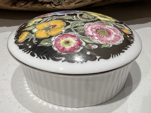 Wedgwood floral lustre - wedgwood, round
