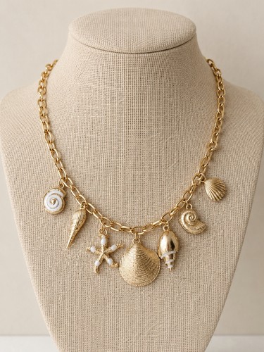 Vtg gold tone - seashell, charm