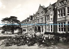 D264973 Oxford St Hilda College South Building with the New Dining Hall Extensio