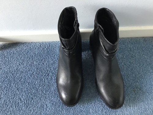 Ladies soft black leather - soft,