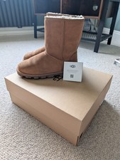 Ugg Essential Short Size 7