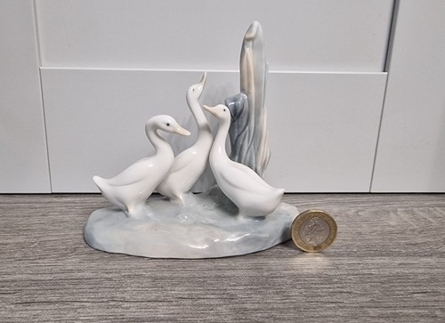 Vintage porcelain daisa - vintage,