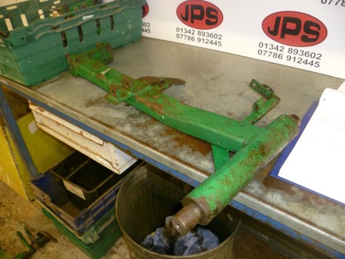 Cylinder mounting arm to - cylinder,
