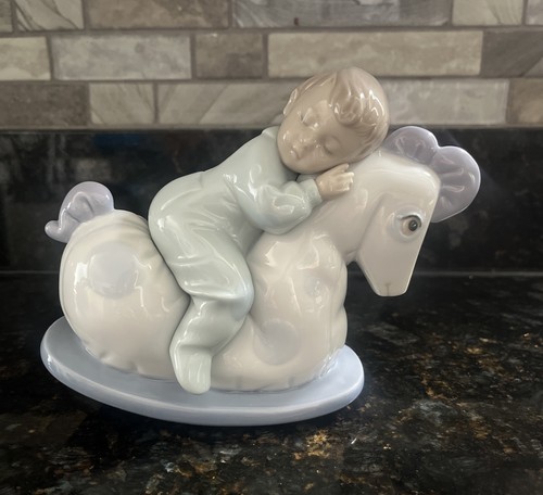Nao lladro rock me to - by,