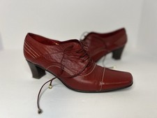 Vintage Woman’s oxford shoes In Red Leather Size 36 U.S. Size 5.5. Lace Up Heals