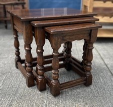 Good Quality Jacobean Style English Country Oak Peg Detailing Nest of 3 Tables