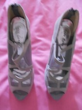 Rosa Rosa faux suede open toe platform shoes size 6