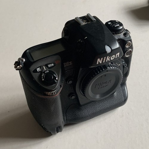Nikon d2x digital slr camera - d2x,