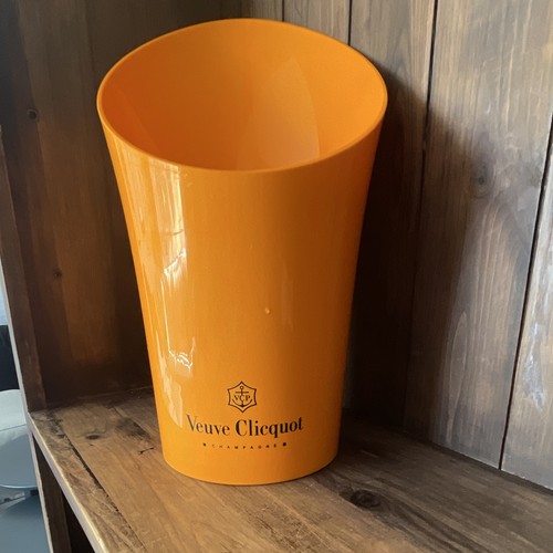 Veuve clicquot champagne - veuve,