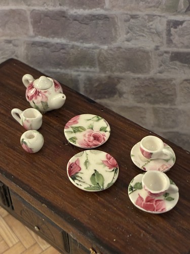 Dolls house scale - 1/12,