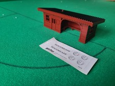 Hornby R.500 platform waiting