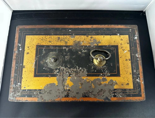 Vintage metal cash - metal, tin