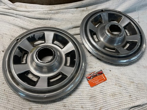 Pair hub caps - of,